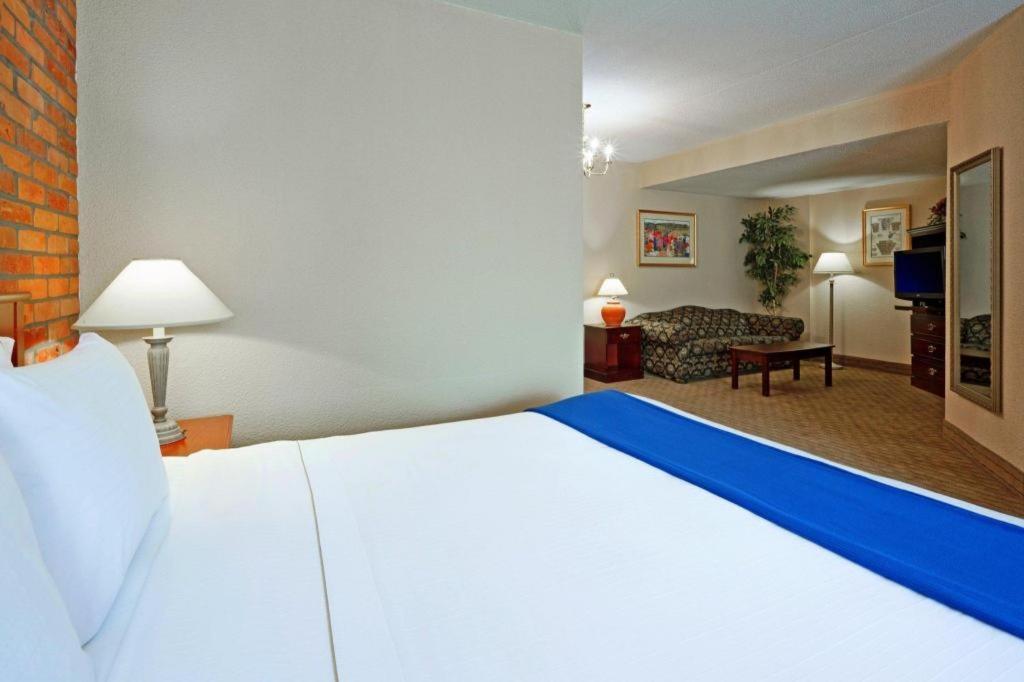 Holiday Inn Express Toronto East - Scarborough By Ihg Ngoại thất bức ảnh