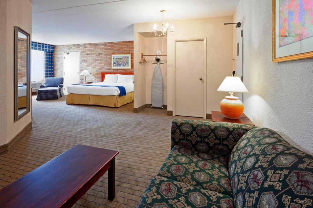 Holiday Inn Express Toronto East - Scarborough By Ihg Ngoại thất bức ảnh