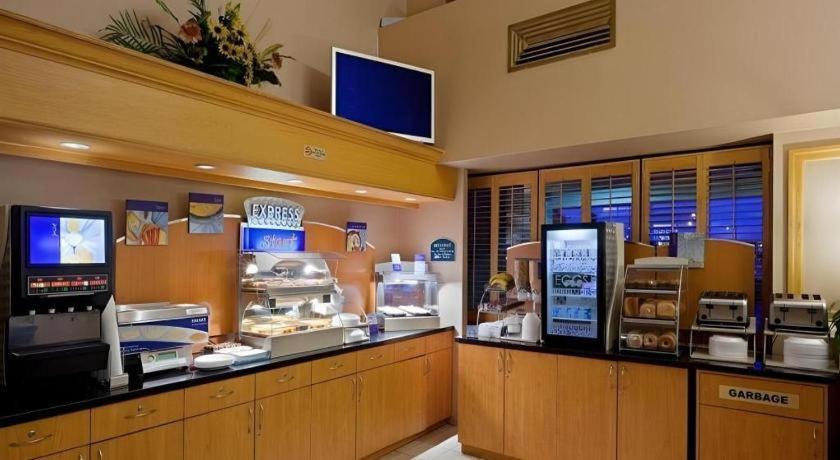 Holiday Inn Express Toronto East - Scarborough By Ihg Ngoại thất bức ảnh