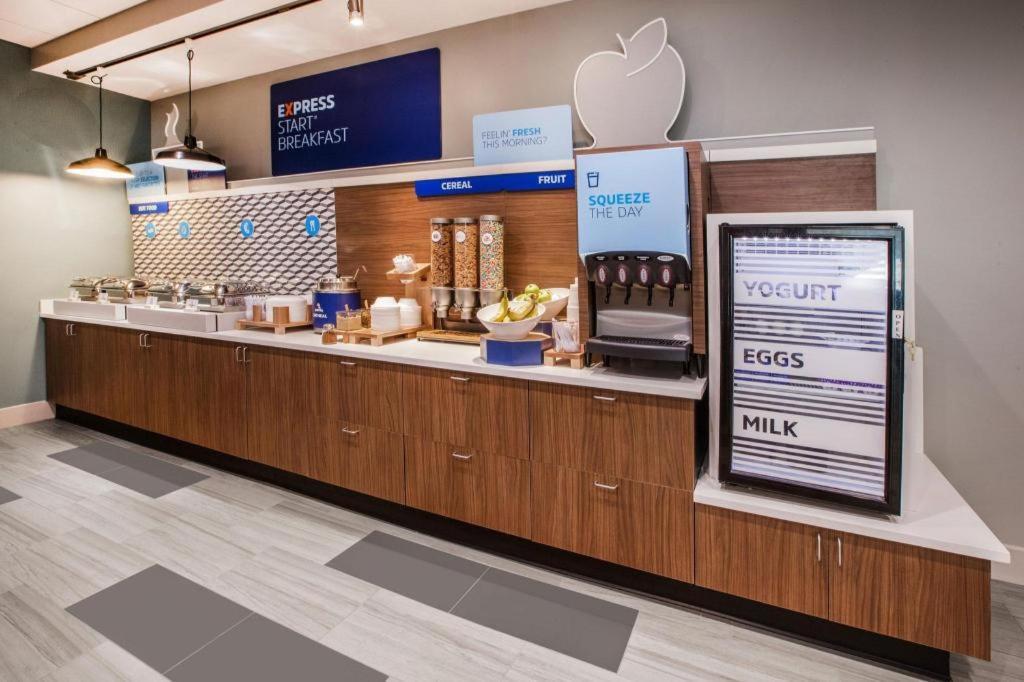 Holiday Inn Express Toronto East - Scarborough By Ihg Ngoại thất bức ảnh