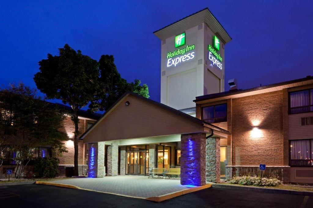 Holiday Inn Express Toronto East - Scarborough By Ihg Ngoại thất bức ảnh